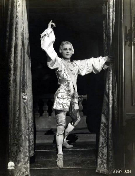 Rudolph_Valentino_R12-462x600